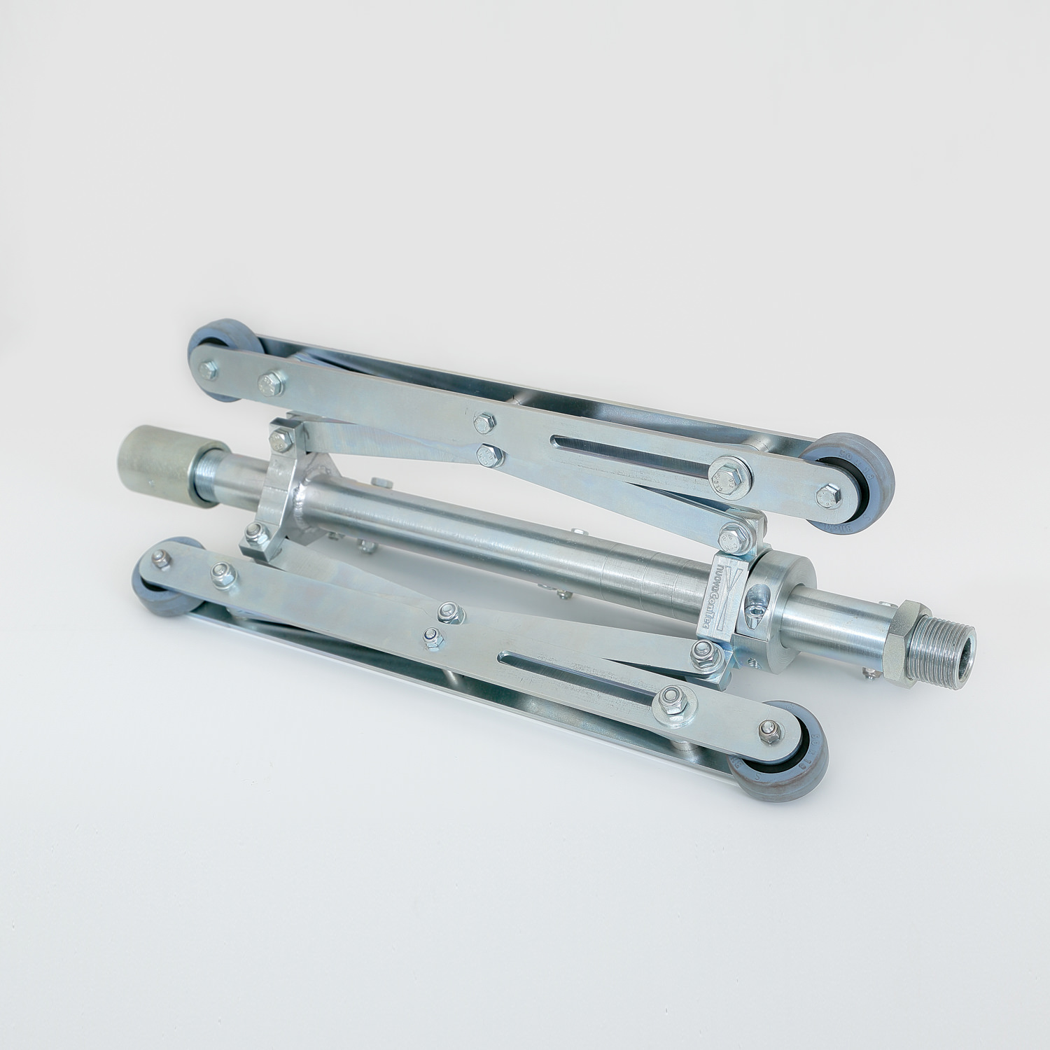 Guida di centraggio per uso con ugelli rotanti e tagliaradici / Centralizer to be used with root cutters and rotating nozzles.