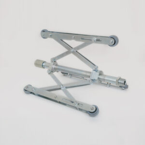 Guida di centraggio per uso con ugelli rotanti e tagliaradici / Centralizer to be used with root cutters and rotating nozzles.