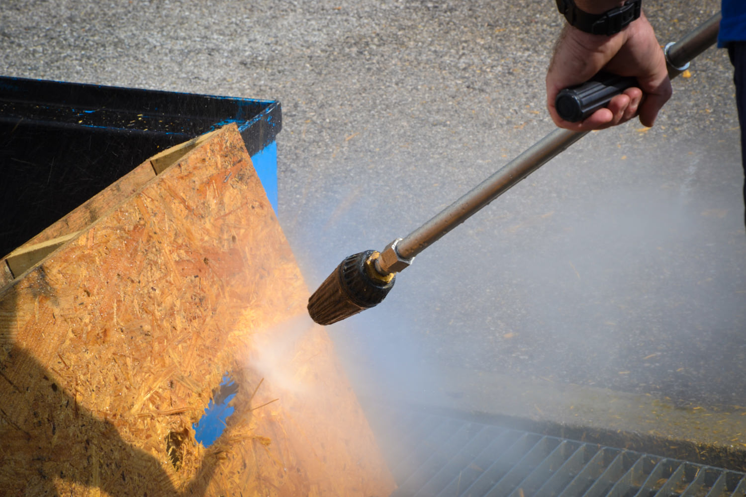 L'ugello rotojet è in grado di sfondare un pannello di legno