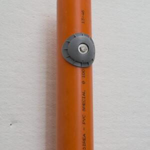 Tappi per ispezione pluviali DN76 mm, applicazione su una colonna pluviale