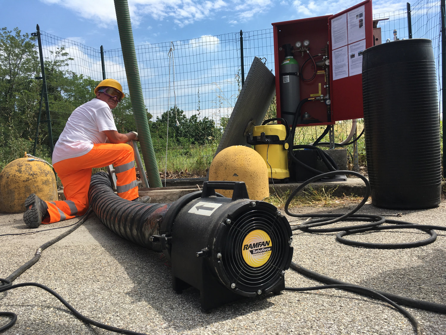 Ventilatore aspiratore UB20xx per ambienti ATEX di Ramfan, in situazione operativa.