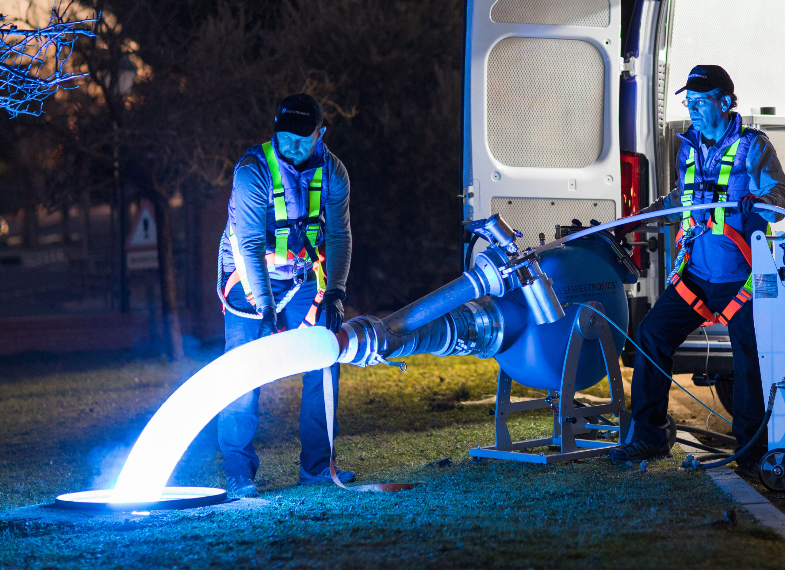 Sistema SpeedyLight+ di Sewertronics - Attività di relining notturna con UV LED